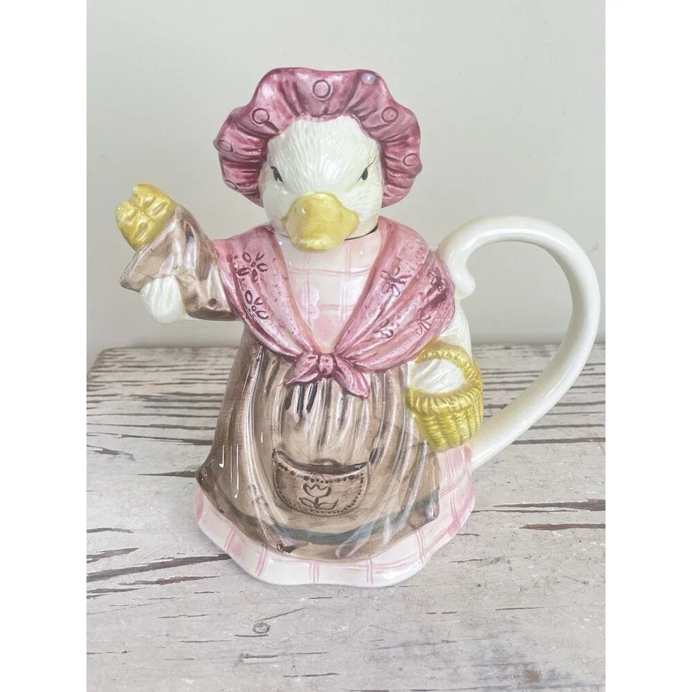 Charming Vintage Beatrix Potter Mother Goose Figurine Teapot / Japan / Cottage